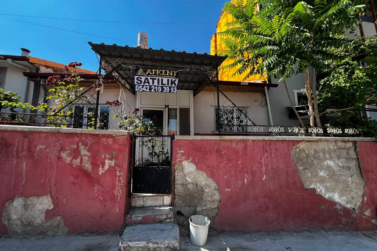 AFKENT'TEN TAŞPINAR'DA GÜZEL KONUMDA SATILIK MÜSTAKİL EV